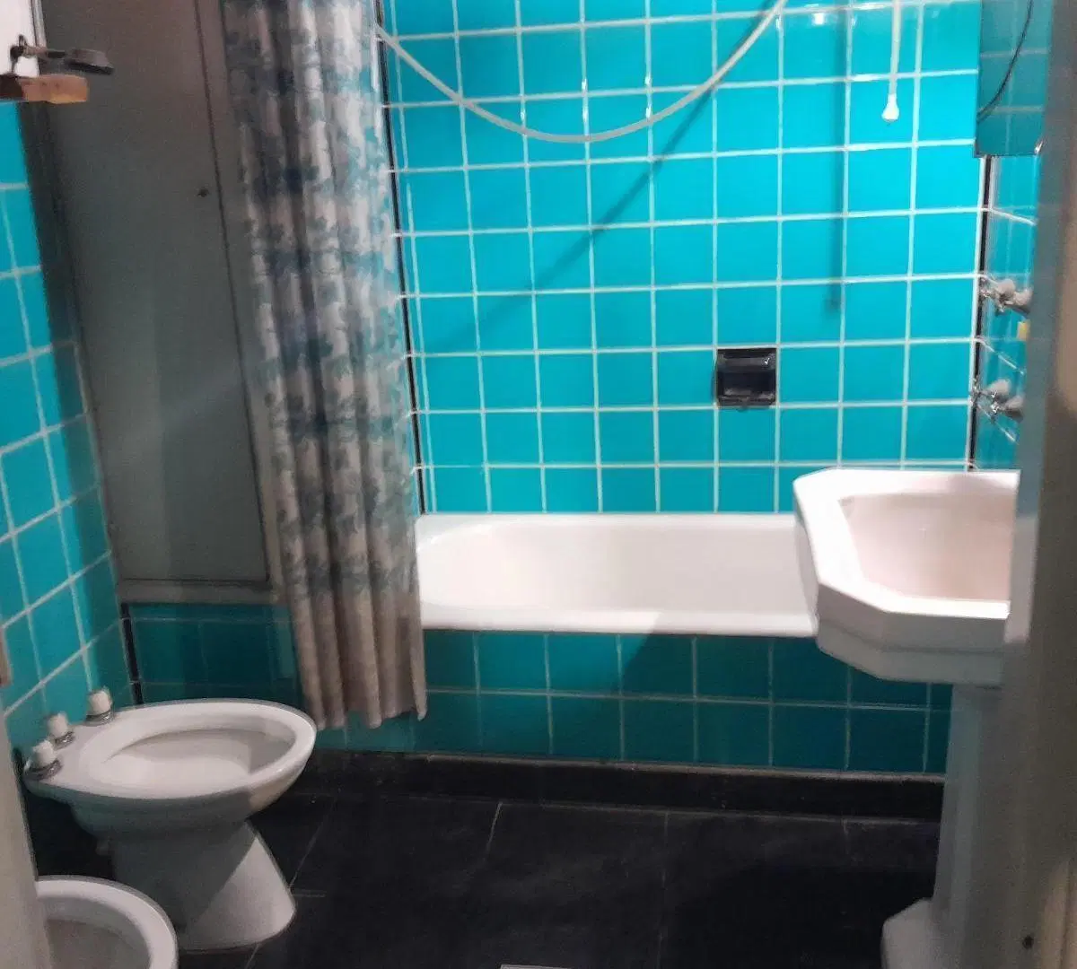 Casa en venta - 3 Dormitorios 2 Baños - Local - 261Mts2 - Lanús 4