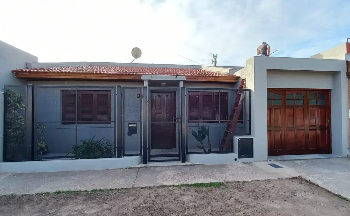 Casa en venta - 3 Dormitorios 2 Baños - 200Mts2 - Pehuajó 3