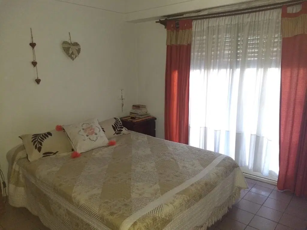 Casa en venta - 4 Dormitorios 2 Baños - Cochera - 400Mts2 - Moreno 2