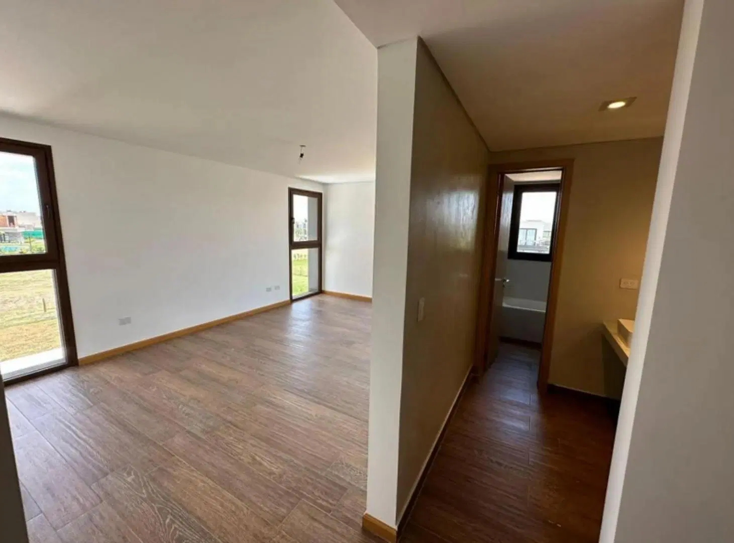 Casa en venta - 5 Dormitorios 2 Baños - Tristán Suarez 3