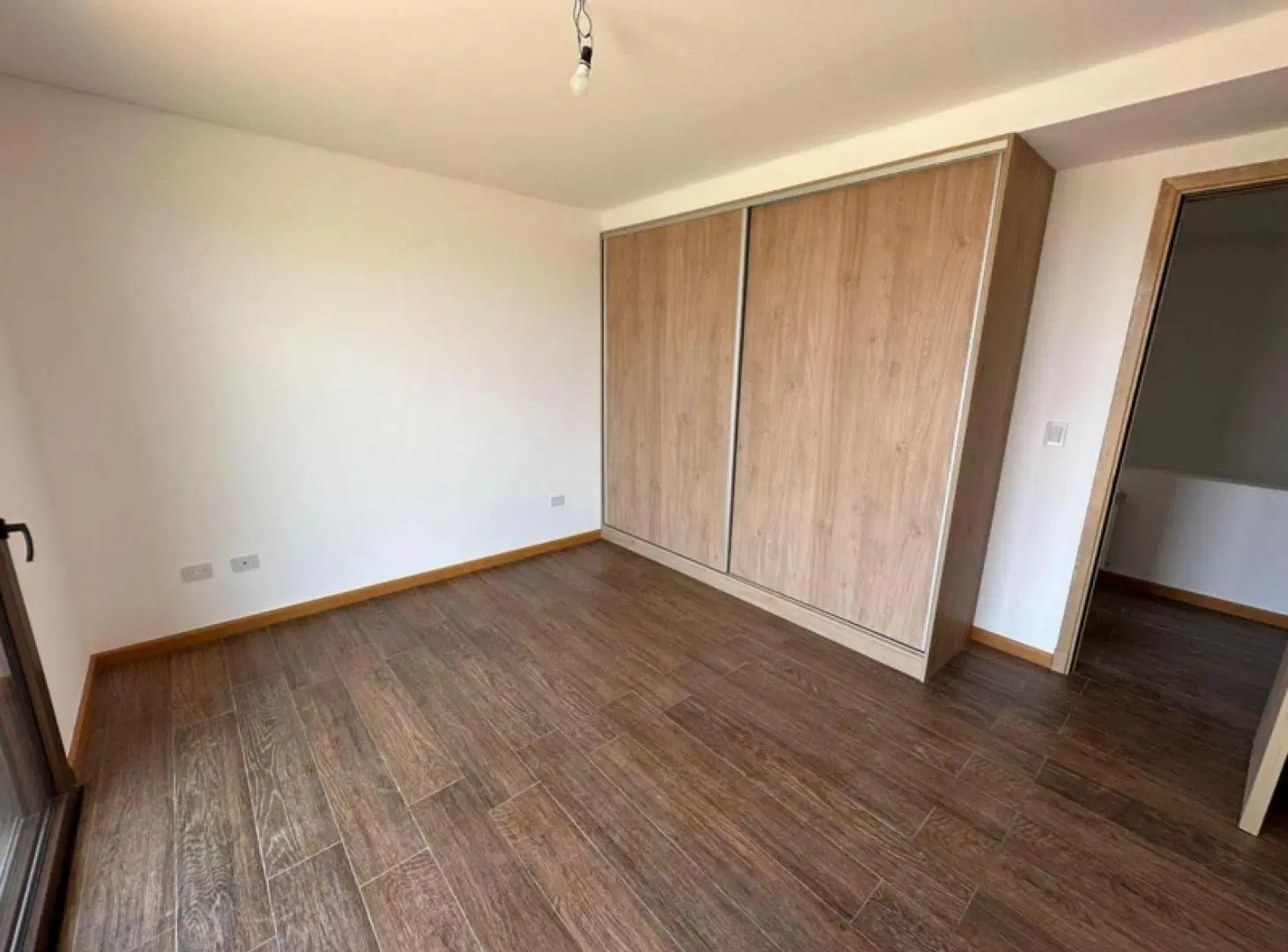 Casa en venta - 5 Dormitorios 2 Baños - Tristán Suarez 5