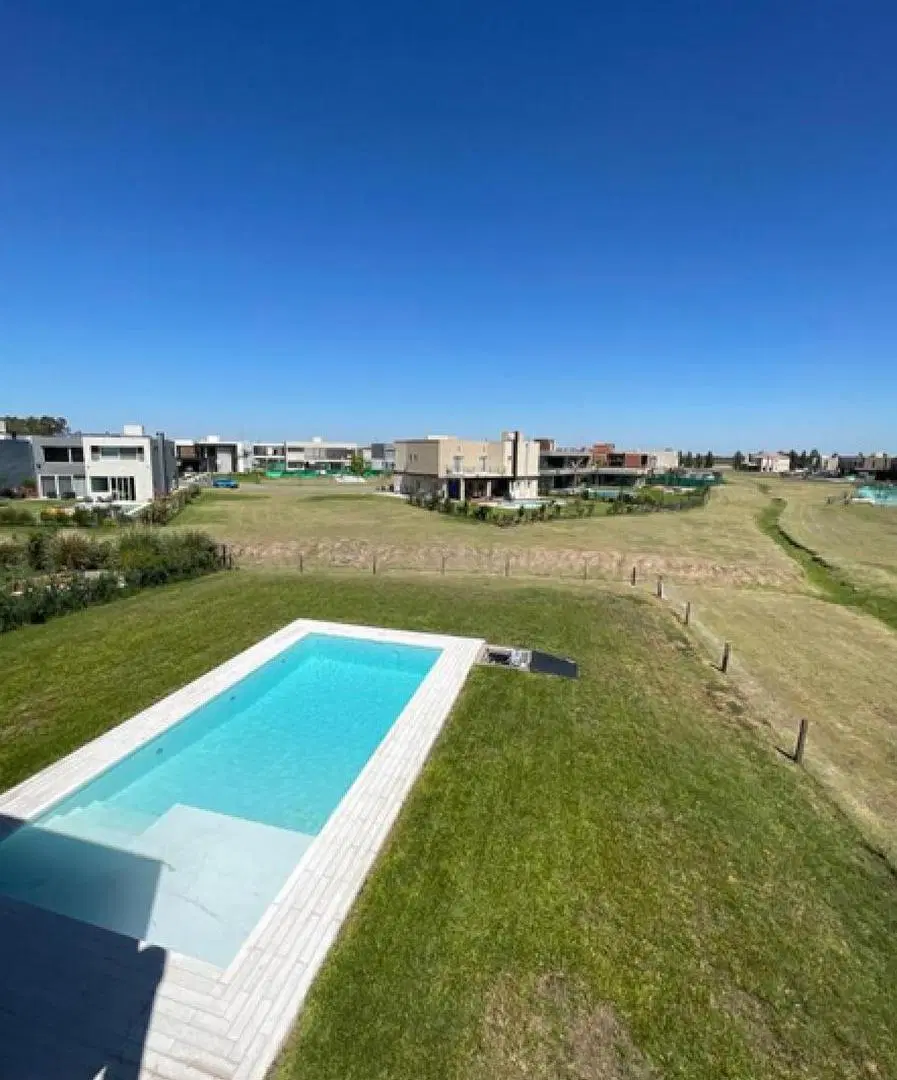 Casa en venta - 5 Dormitorios 2 Baños - Tristán Suarez 2