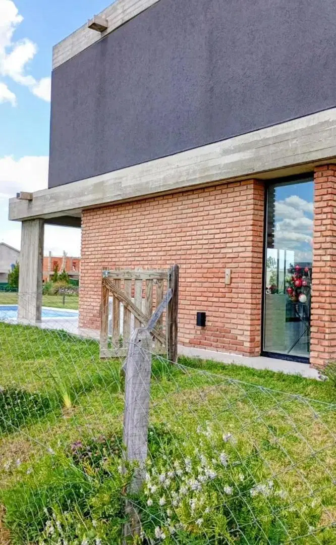 Casa en venta - 4 Dormitorios 4 Baños - Escobar 4