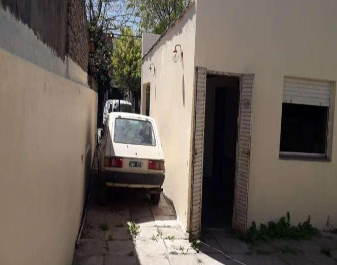 Casa en venta - 2 Dormitorios - 1 Baño - Cochera - La Plata