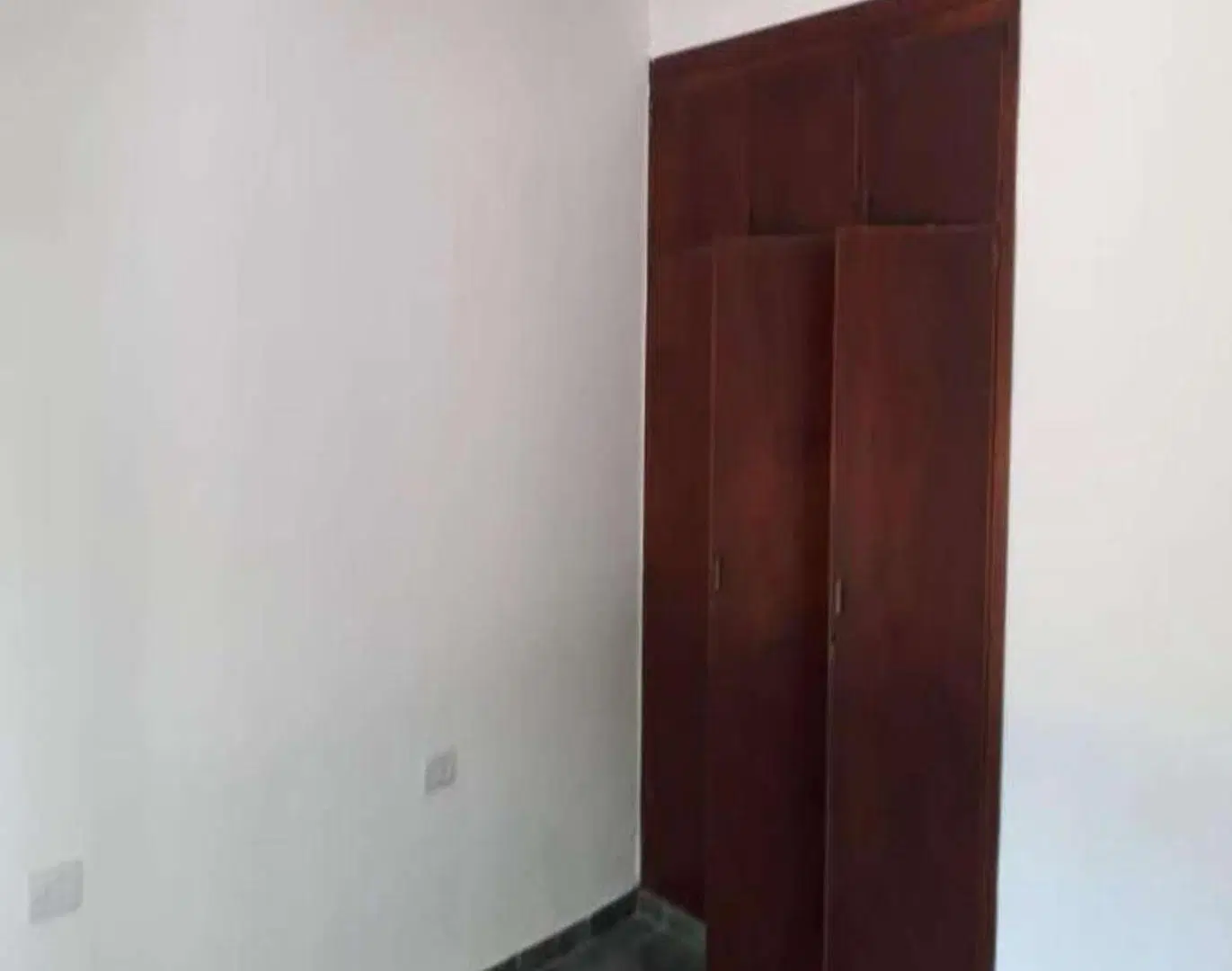 Casa en venta - 2 Dormitorios - 1 Baño - Cochera - La Plata 5