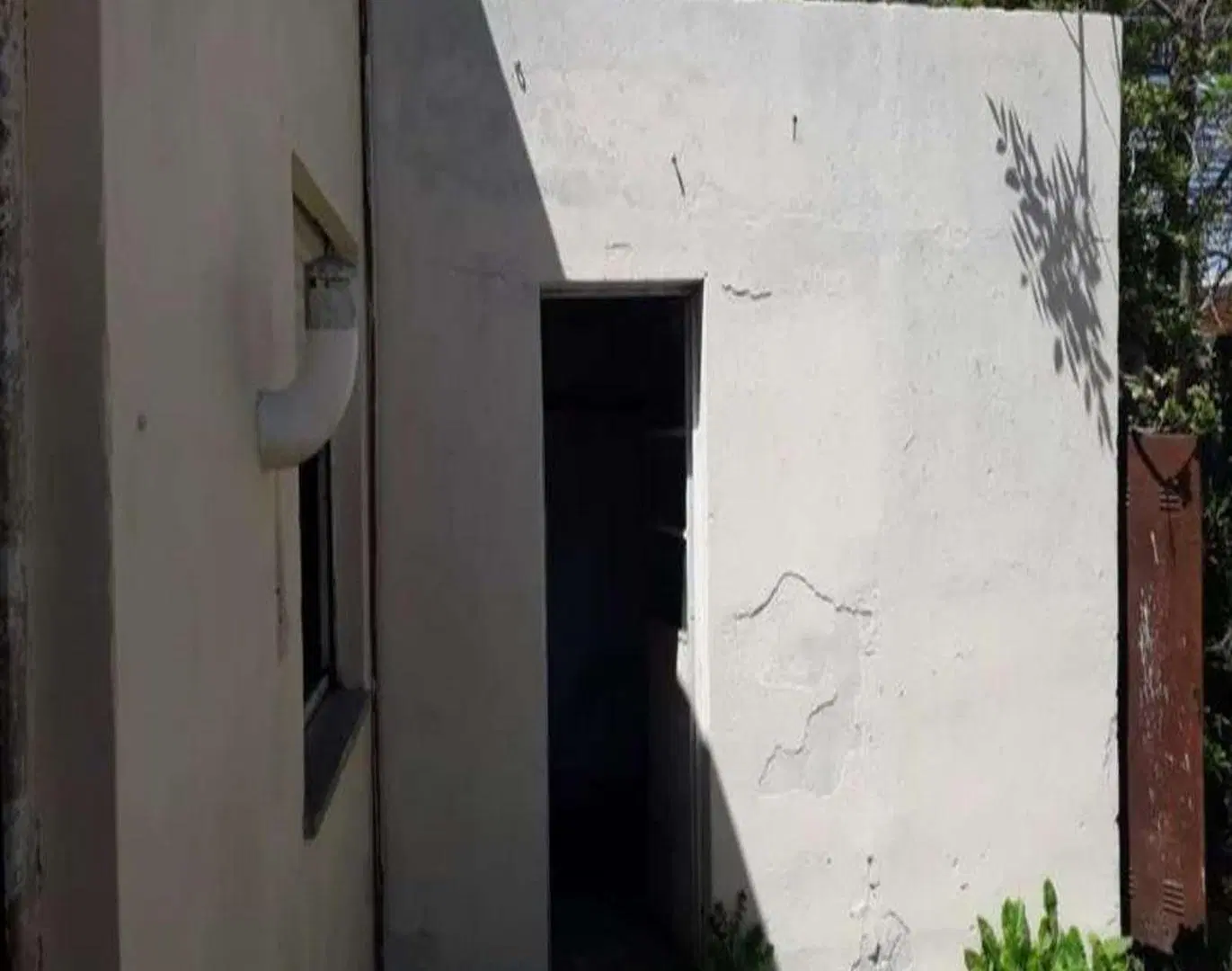 Casa en venta - 2 Dormitorios - 1 Baño - Cochera - La Plata 4
