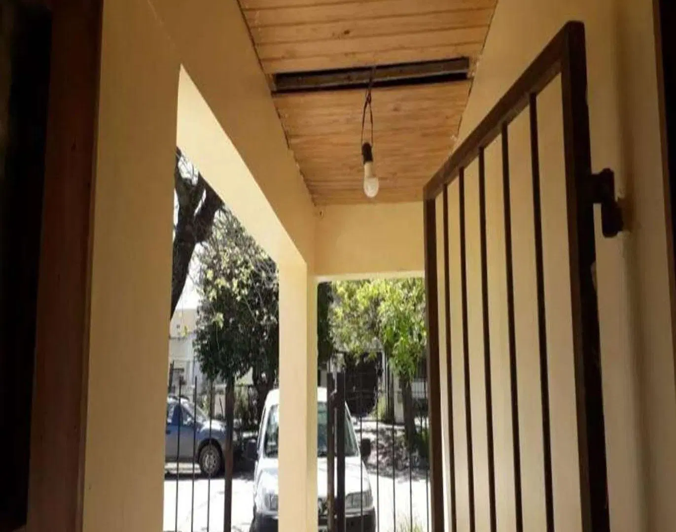Casa en venta - 2 Dormitorios - 1 Baño - Cochera - La Plata 2