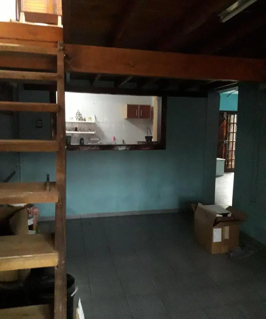 Casa en venta - 2 Dormitorios 1 Baño - 216mts2 - Quilmes 3