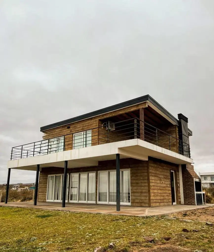 Casa en venta - 2 Dormitorios 2 Baños - Cocheras - 160Mts2 - Neuquén 3