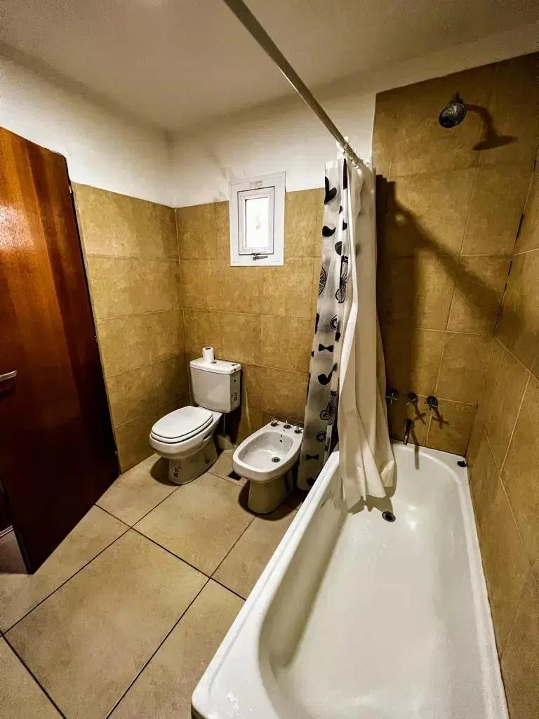 Casa en venta - 2 Dormitorios 2 Baños - Cocheras - 160Mts2 - Neuquén 1