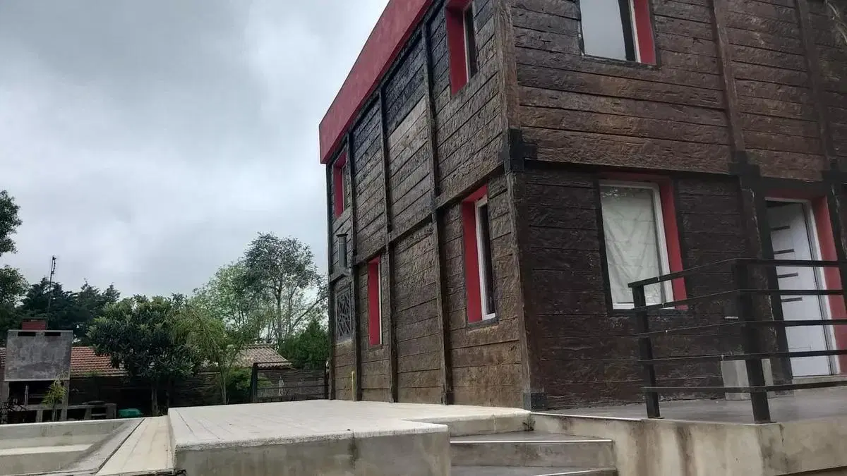 Casa en venta - 3 Dormitorios 2 Baños - Cochera - 900Mts2 - Florencio Varela 5