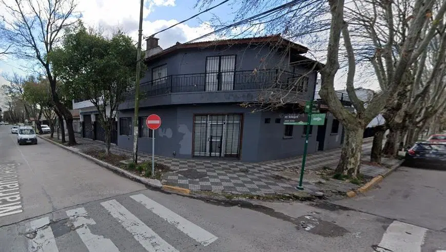 Casa en venta - 4 Dormitorios 3 Baños - Cochera - 270Mts2 - Echeverría 2