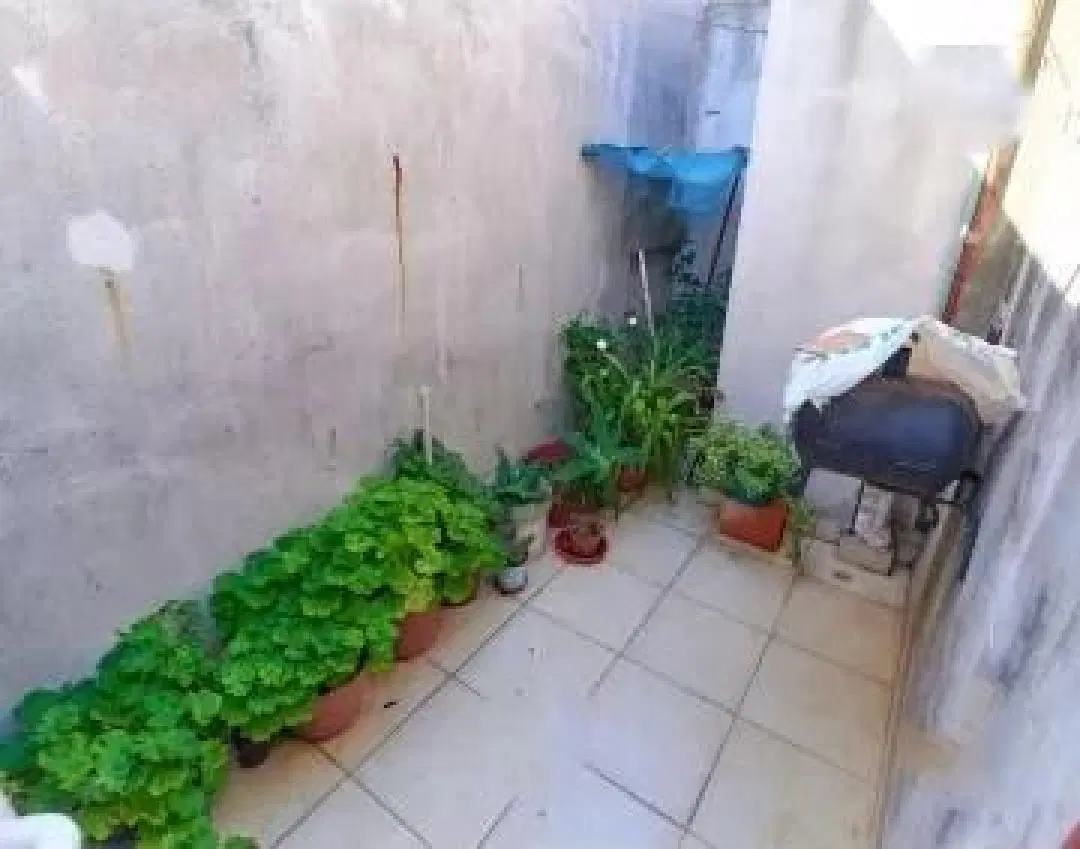 Departamento en venta - 4 Dormitorios 1 Baño - Cochera - 70Mts2 - Quilmes 3