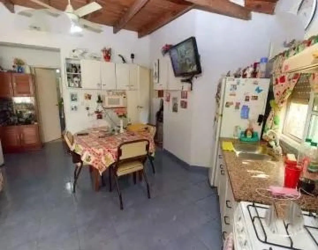 Departamento en venta - 4 Dormitorios 1 Baño - Cochera - 70Mts2 - Quilmes 5