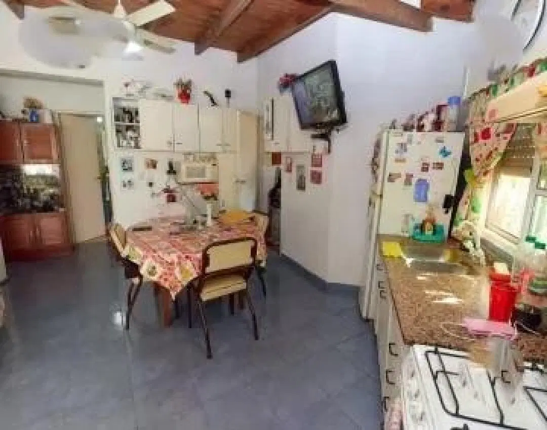 Departamento en venta - 4 Dormitorios 1 Baño - Cochera - 70Mts2 - Quilmes 1