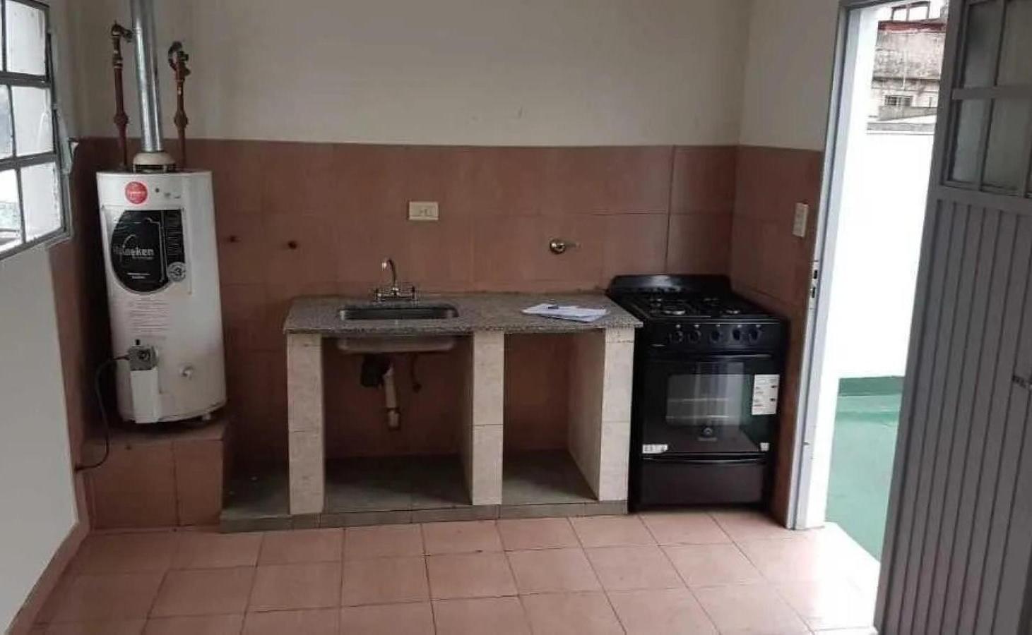 Foto de PH en venta - 10 Dormitorios 5 Baños - Nueva Pompeya, imagen 5