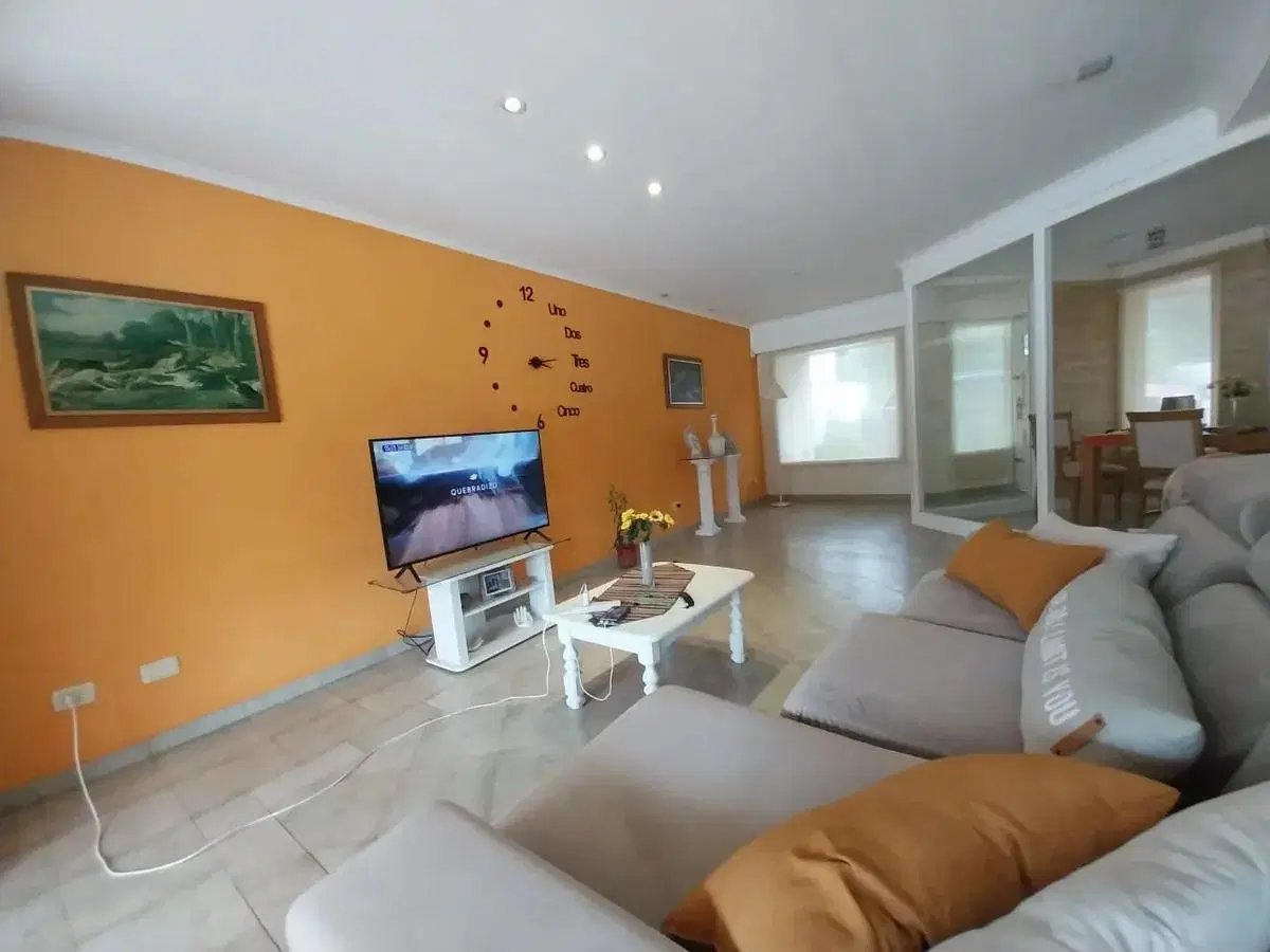 Casa en venta - 3 Dormitorios 2 Baños - Mar Del Plata 2