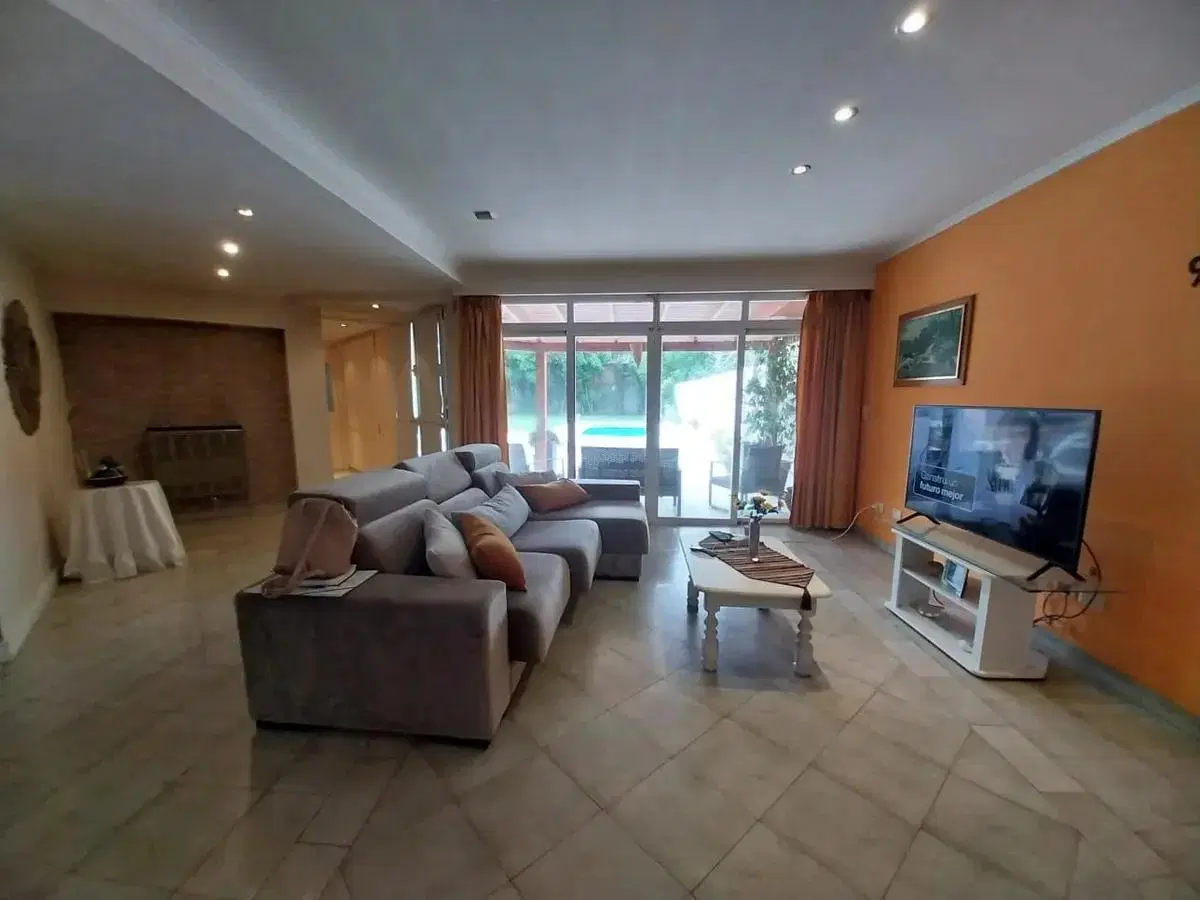 Casa en venta - 3 Dormitorios 2 Baños - Mar Del Plata 3