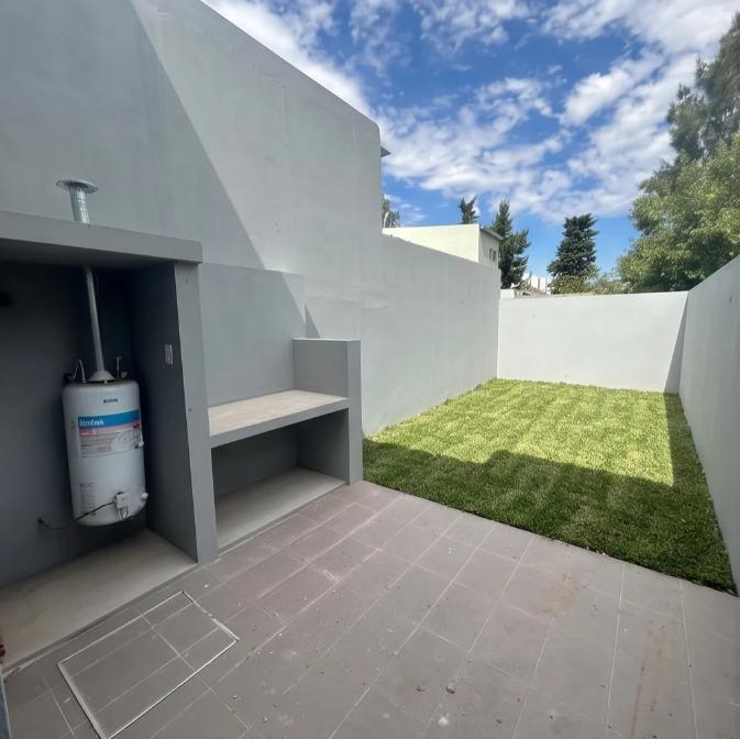 Casa en venta - 2 Dormitorios 2 Baños - La Plata