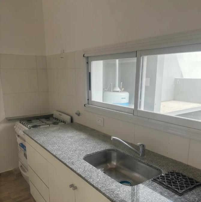 Foto de Casa en venta - 2 Dormitorios 2 Baños - La Plata, imagen 3