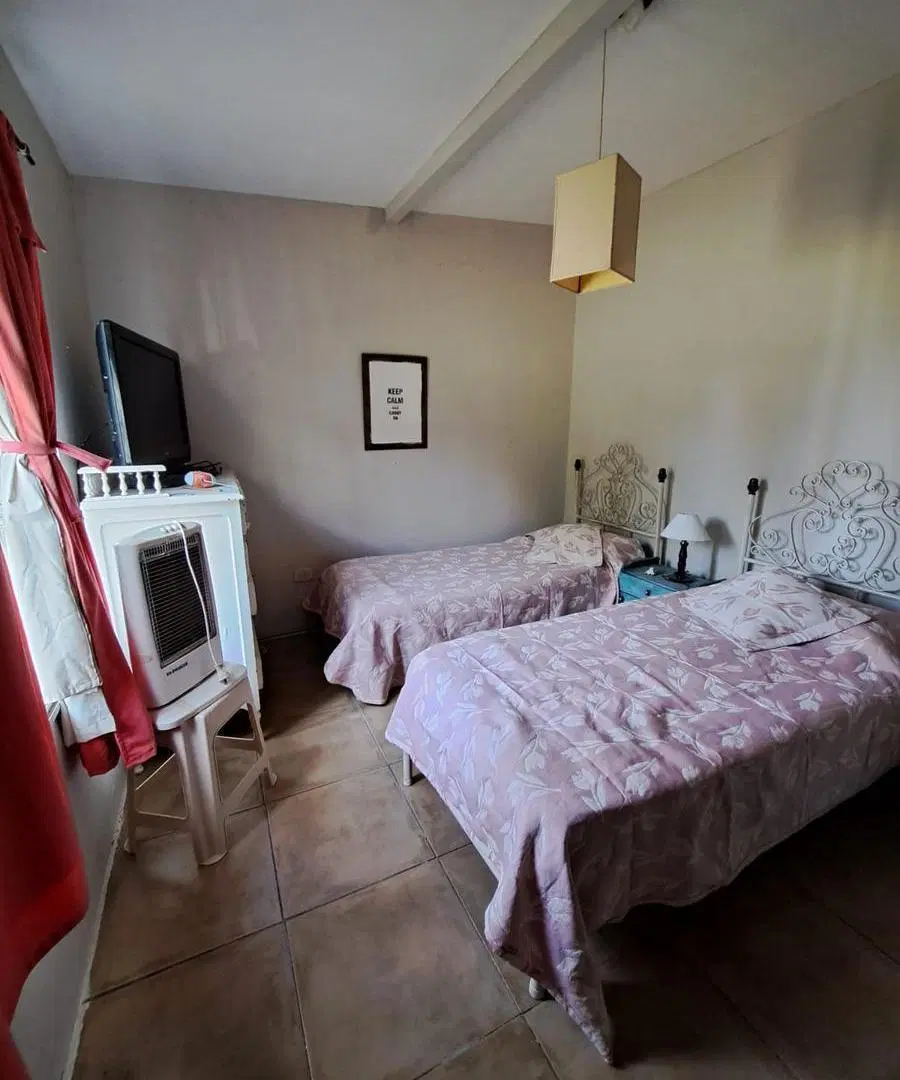 Casa en venta - 2 dormitorios 2 baños -1000 mts2 - El Rodeo, Abasto, La Plata 3