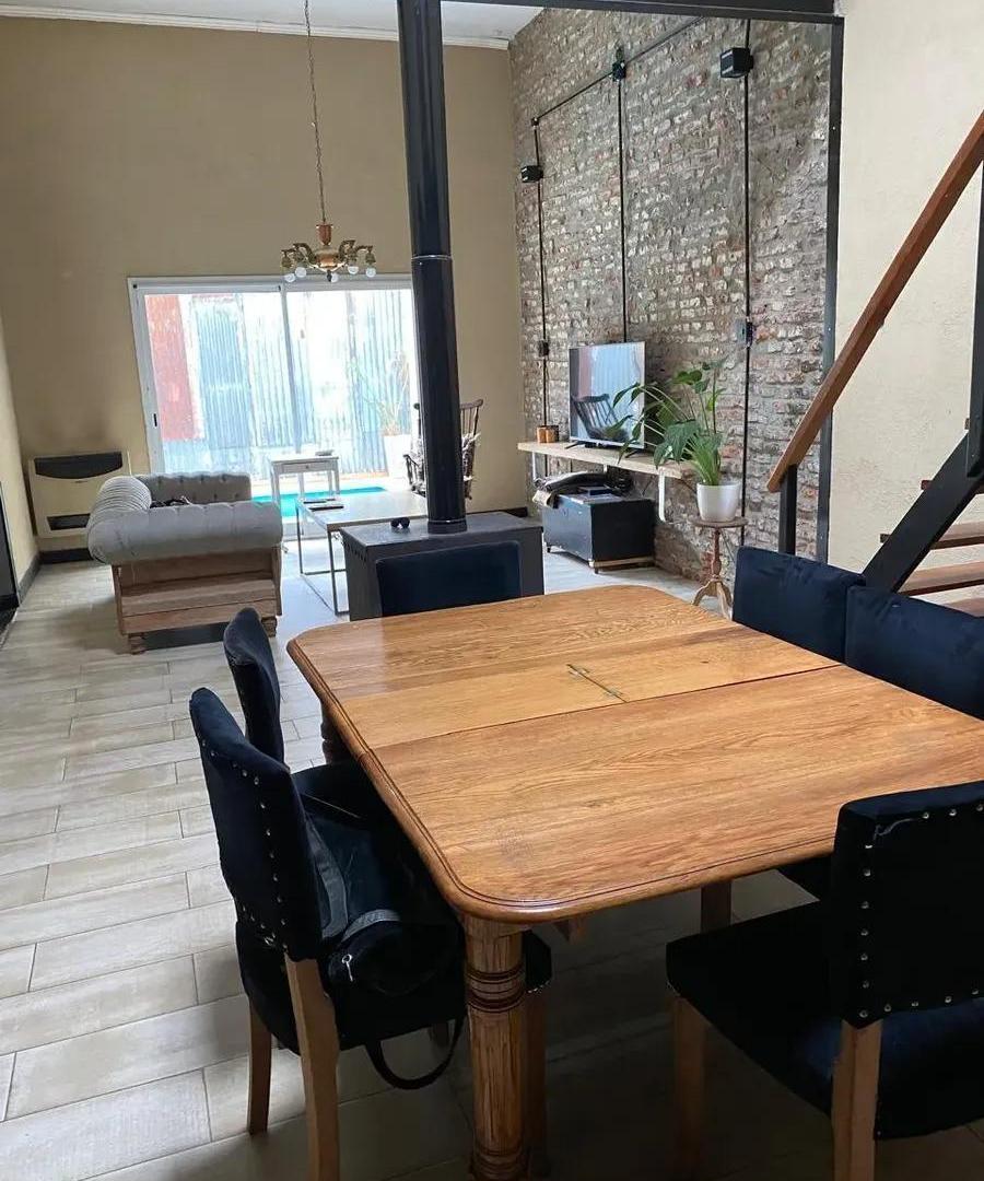 Casa en venta - 2 Dormitorios 1 Baño - Lomas de Zamora
