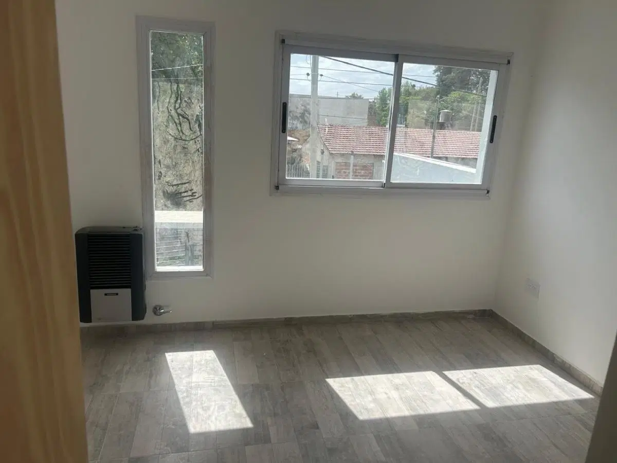 Casa en venta - 2 Dormitorios 2 Baños - La Plata 8