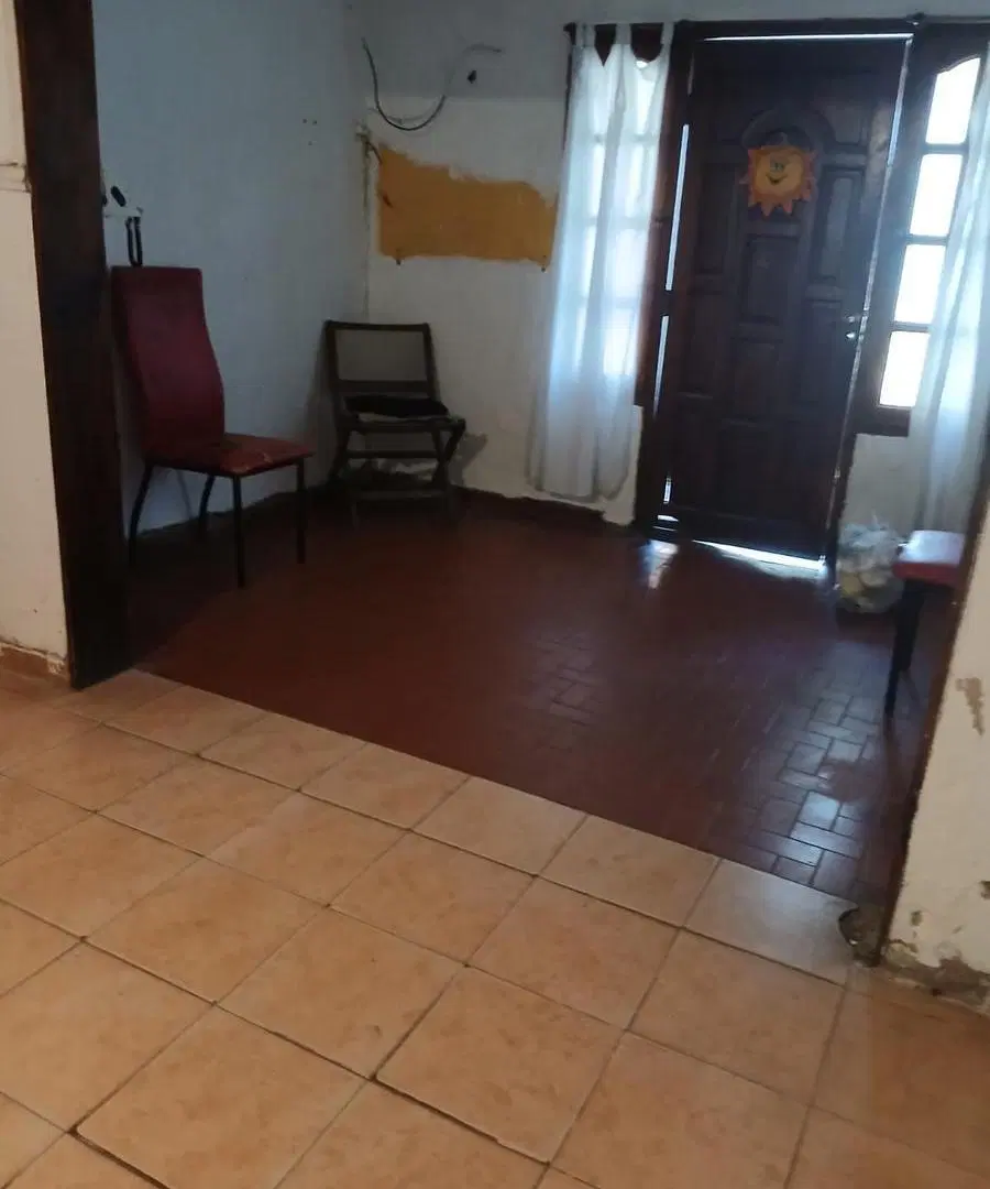 Casa en venta - 2 Dormitorios 2 Baños - Almirante Brown 4
