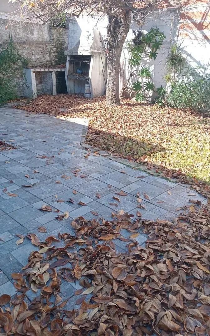 Casa en venta - 2 Dormitorios 2 Baños - Almirante Brown 5