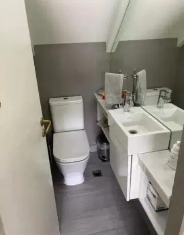 Casa en alquiler - 4 Dormitorios 5 Baños - Pilar 4