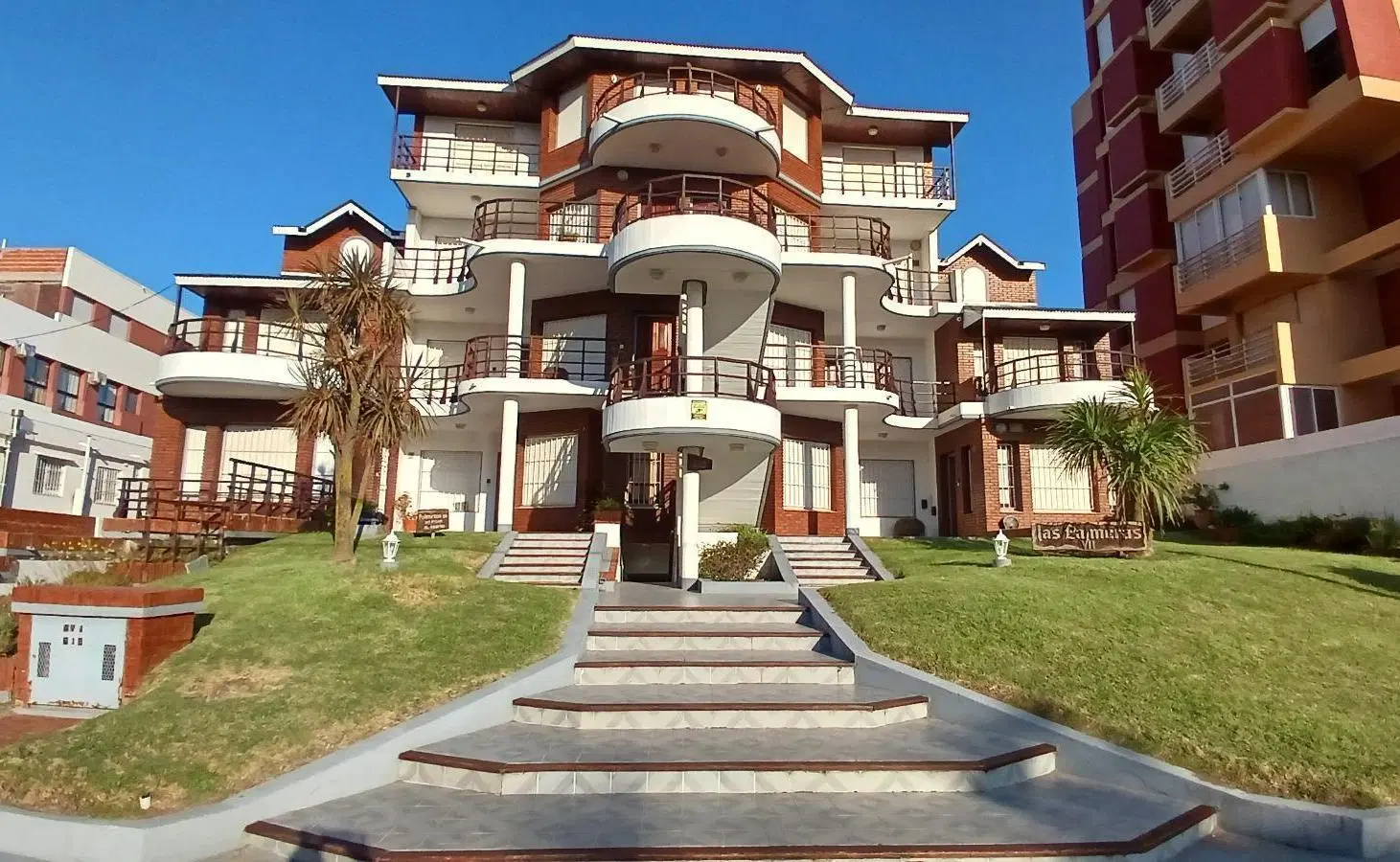 Casa en venta - 2 Dormitorios 2 Baños - Villa Gesell 8