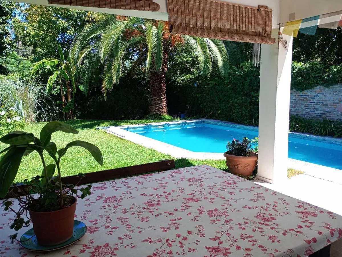 Casa en venta - 4 Dormitorios 4 Baños - San Isidro 3