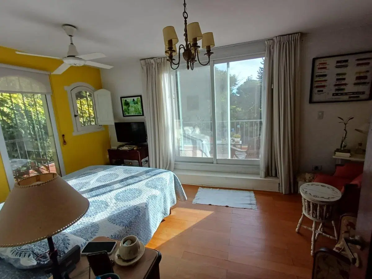 Casa en venta - 4 Dormitorios 4 Baños - San Isidro 5
