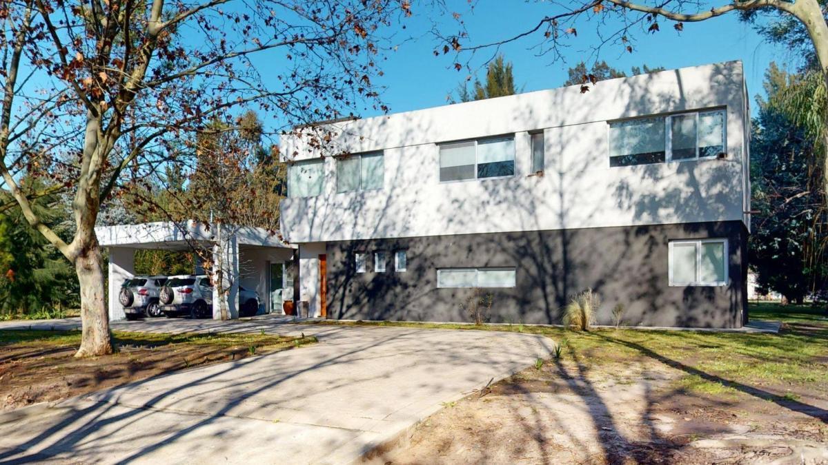 Casa en venta - 3 Dormitorios 3 Baños - Club Miralagos