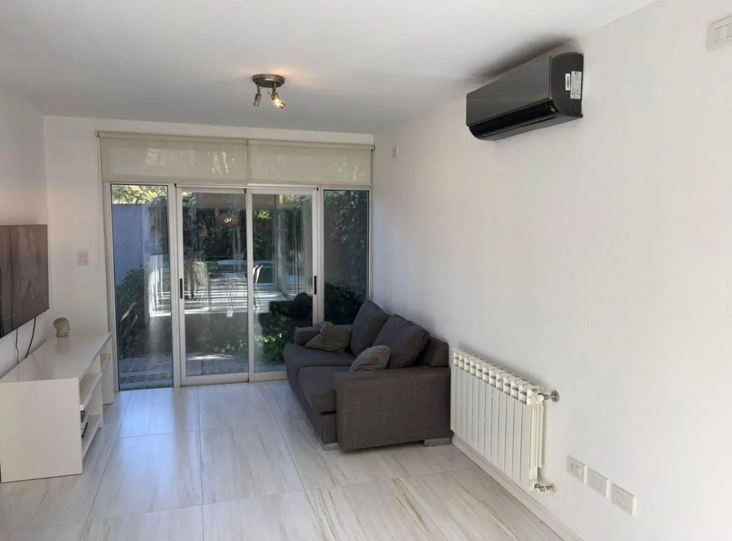 Casa en alquiler - 2 dormitorios 2 baños - 300mts2 - Manuel B. Gonnet, La Plata 4