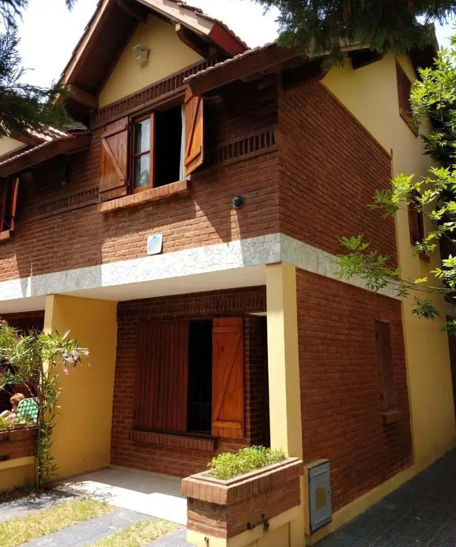Casa en venta - 3 Dormitorios 2 Baños - 77.21Mts2 - Costa Azul 2