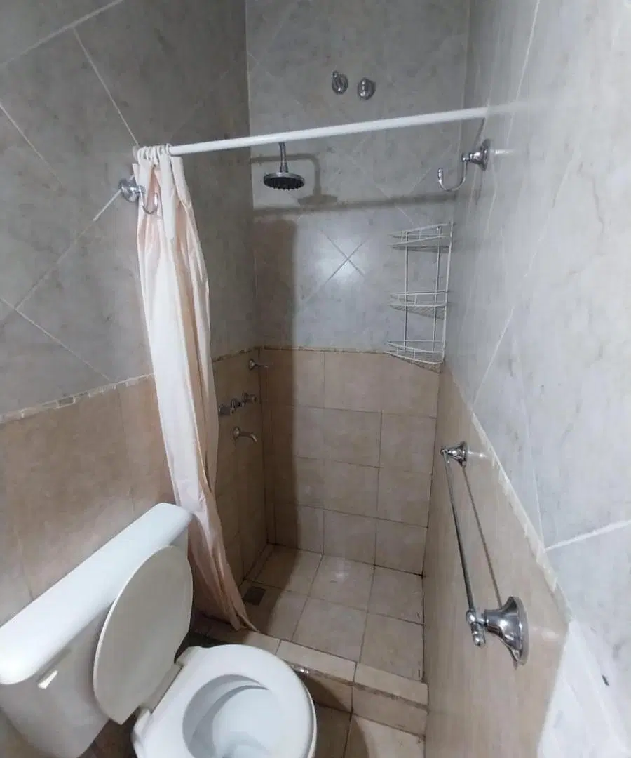 Casa en venta - 3 Dormitorios 1 Baño - Locales - 192Mts2 - Claromecó 1