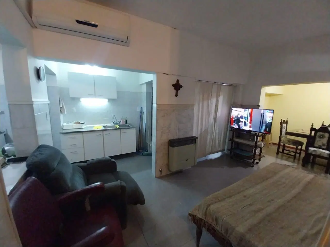 Casa en venta - 3 Dormitorios 1 Baño - Locales - 192Mts2 - Claromecó 3