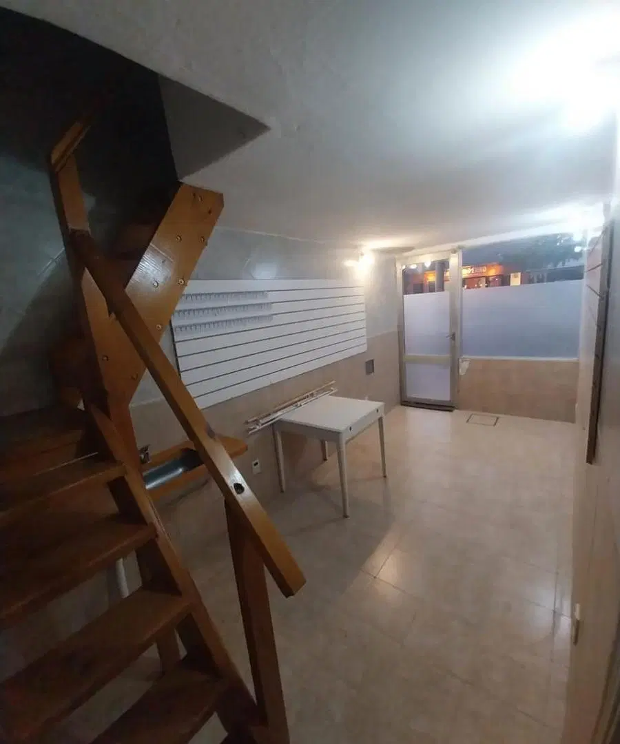Casa en venta - 3 Dormitorios 1 Baño - Locales - 192Mts2 - Claromecó 5