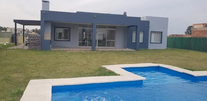 Casa en venta - 2 Dormitorios 2 Baños - 635mts2 - Esteban Echeverria 2