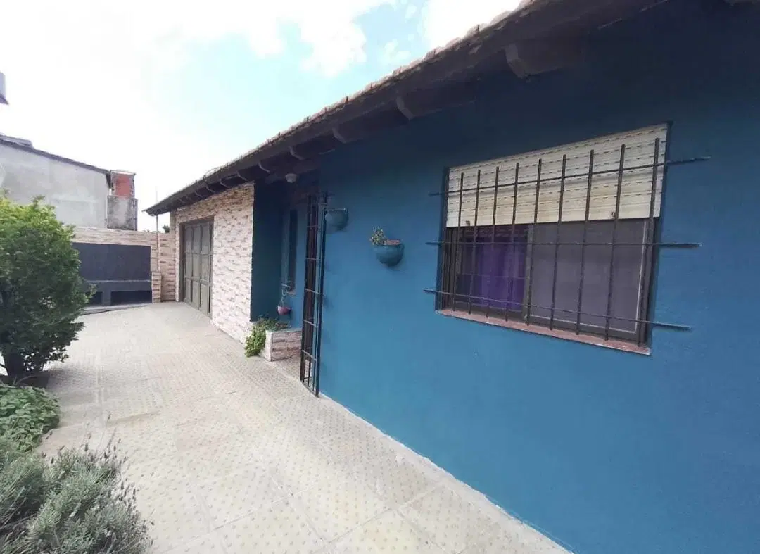 Casa en venta - 2 dormitorios 1 baño - 138.96mts2 - Mar Del Tuyu 8