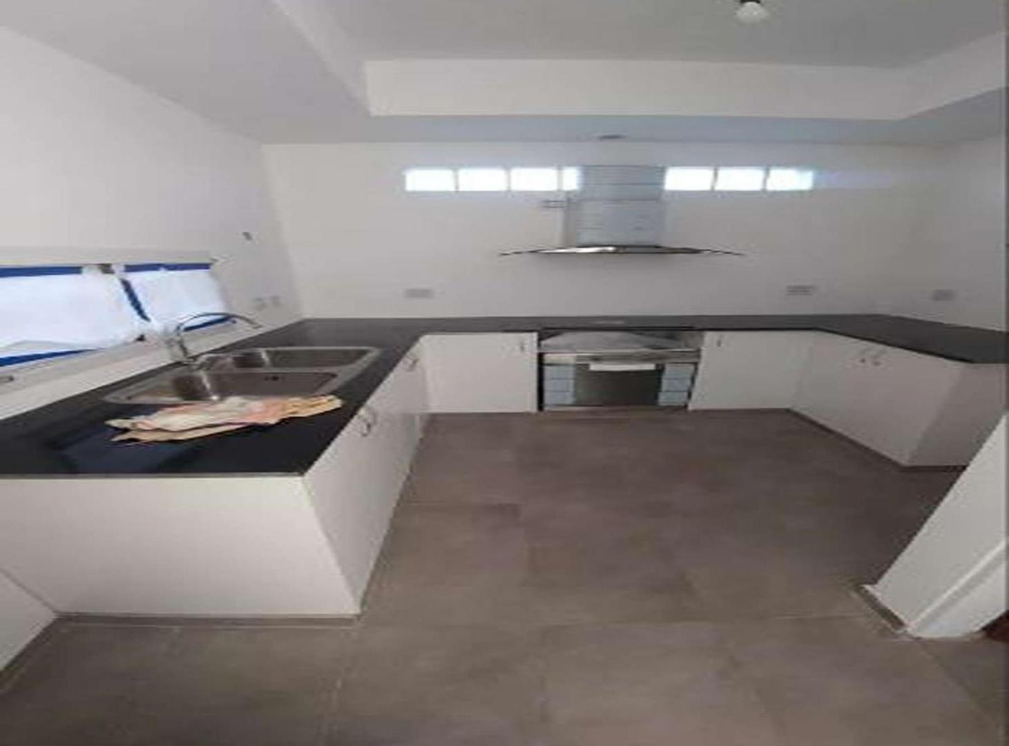 Casa en venta - 3 dormitorios 2 baños - cocheras - 100mts2 - San Carlos, La Plata