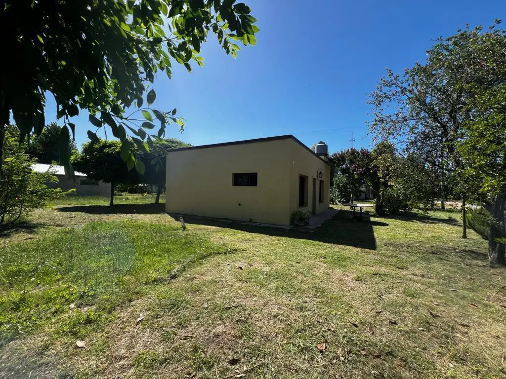 Casa en venta - 2 Dormitorios 1 Baño - 408Mts2 - Saladillo 8
