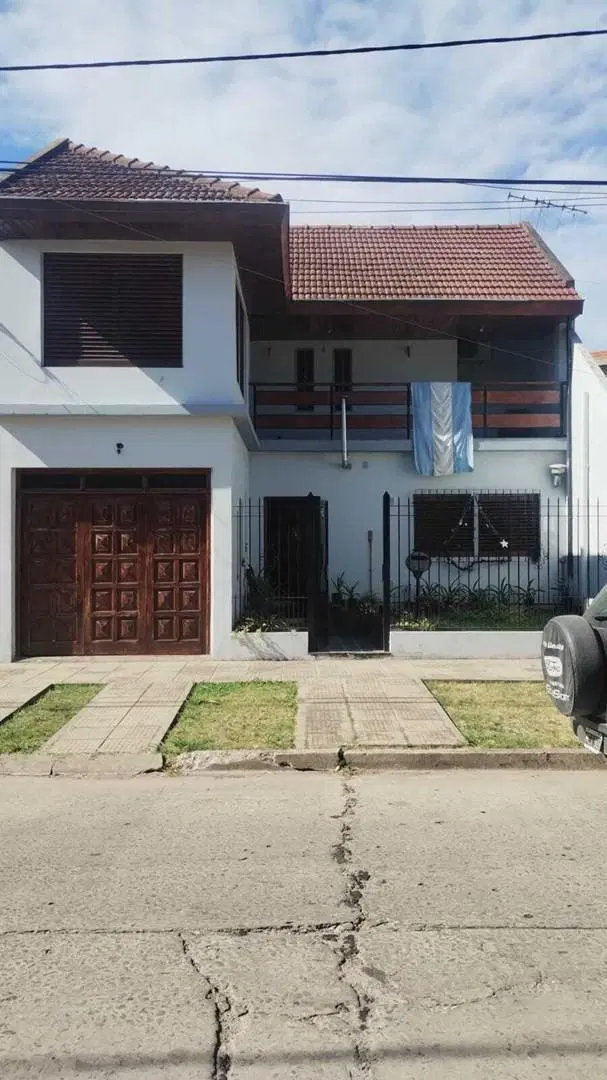 Casa en venta - 3 Dormitorios 2 Baños - Merlo 2
