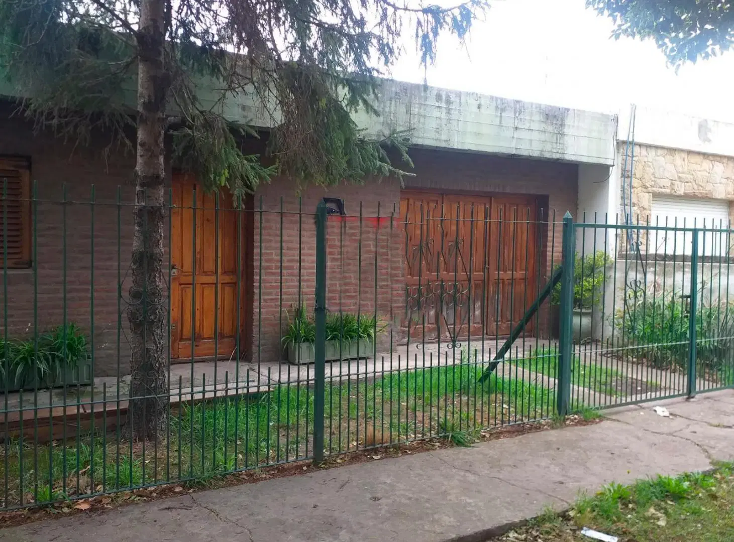 Casa en venta - 3 Dormitorios 2 Baños - 330Mts2 - Mar del Plata 2