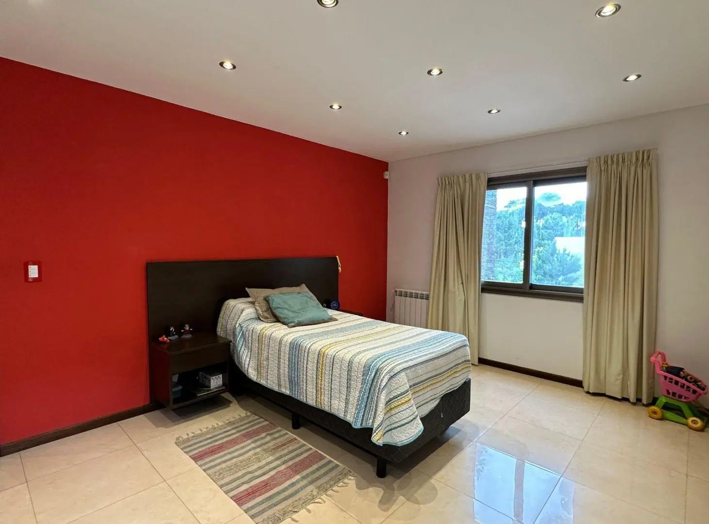 Casa en venta - 4 Dormitorios 2 Baños - Cochera - 1.100Mts2 - Pinamar 5