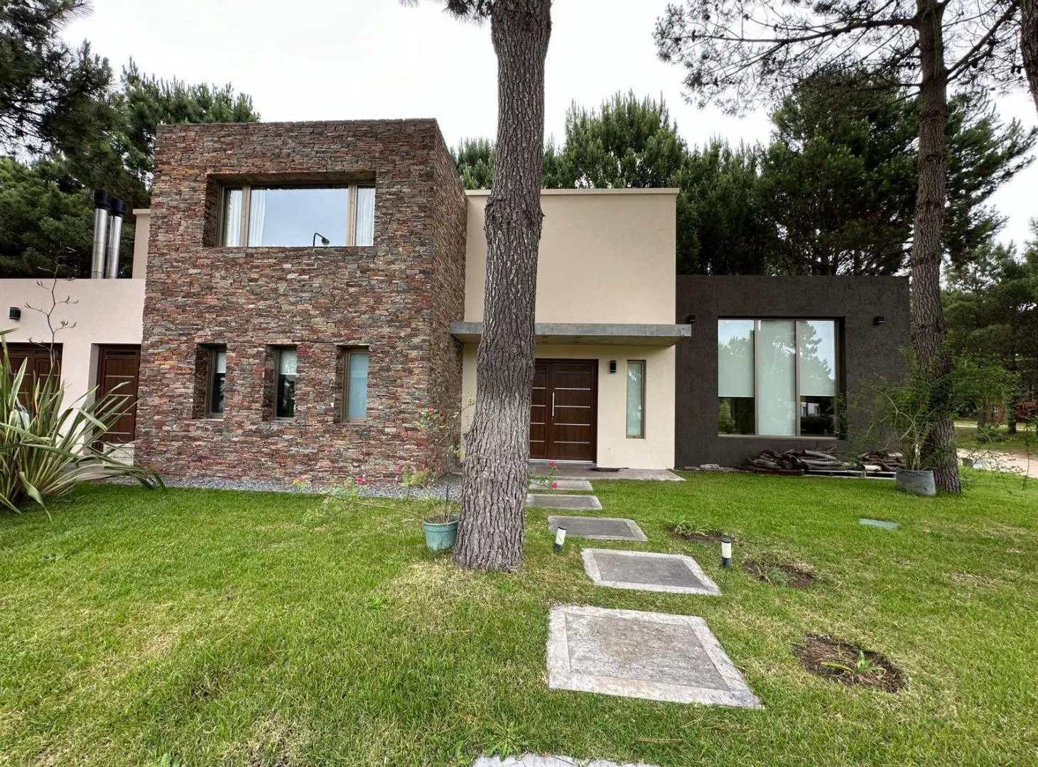 Casa en venta - 4 Dormitorios 2 Baños - Cochera - 1.100Mts2 - Pinamar 1