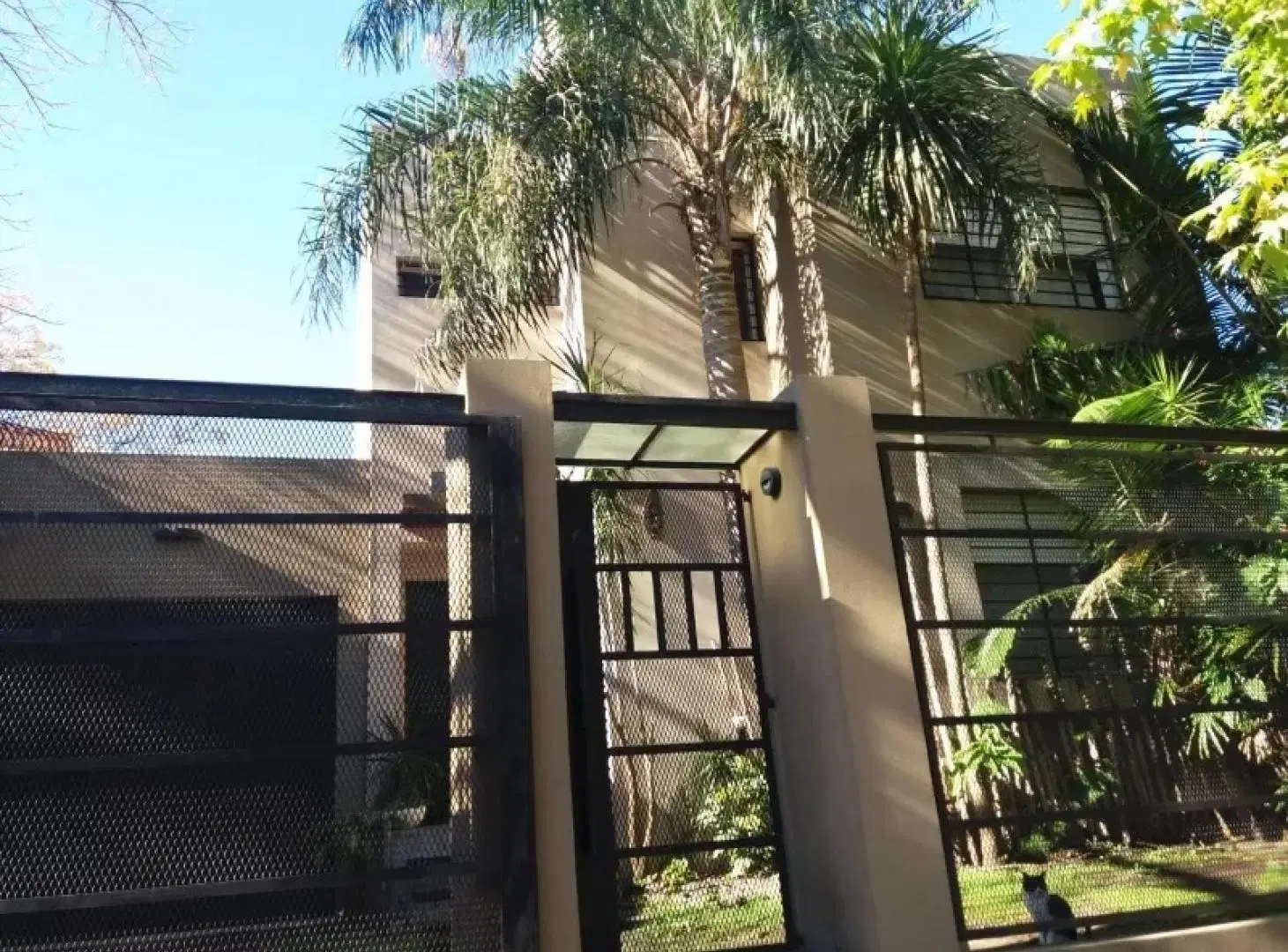 Casa en venta - 4 Dormitorios 3 Baños - 461Mts2 - El Palomar 3