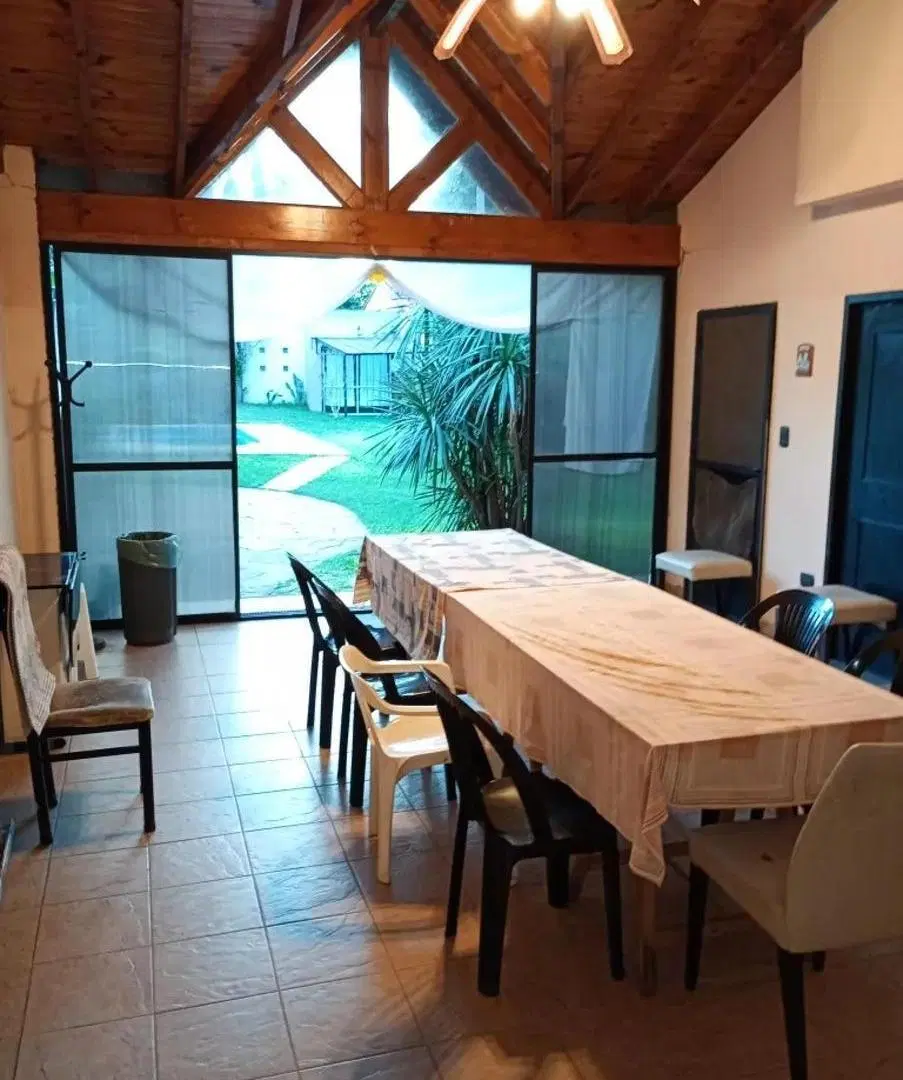 Casa en venta - 4 Dormitorios 3 Baños - 461Mts2 - El Palomar 2