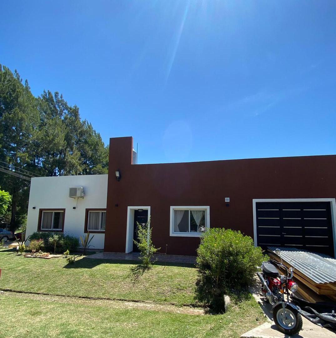 Casa en alquiler - 3 Dormitorios 3 Baños - 330Mts2 -  La Plata